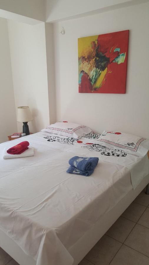 Joan'S Airport Apartment Artemida  Dış mekan fotoğraf