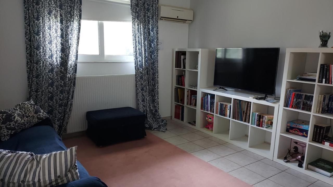 Joan'S Airport Apartment Artemida  Dış mekan fotoğraf
